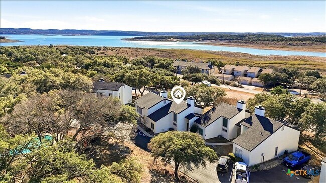 Building Photo - 1135 Parkview Dr