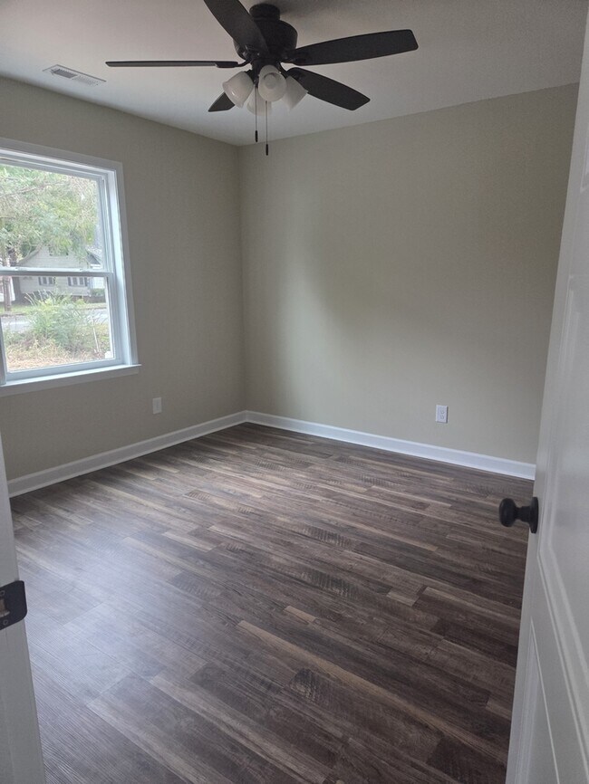 Building Photo - 210 W Washington Exd