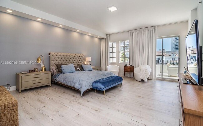 Building Photo - 3500 Island Blvd