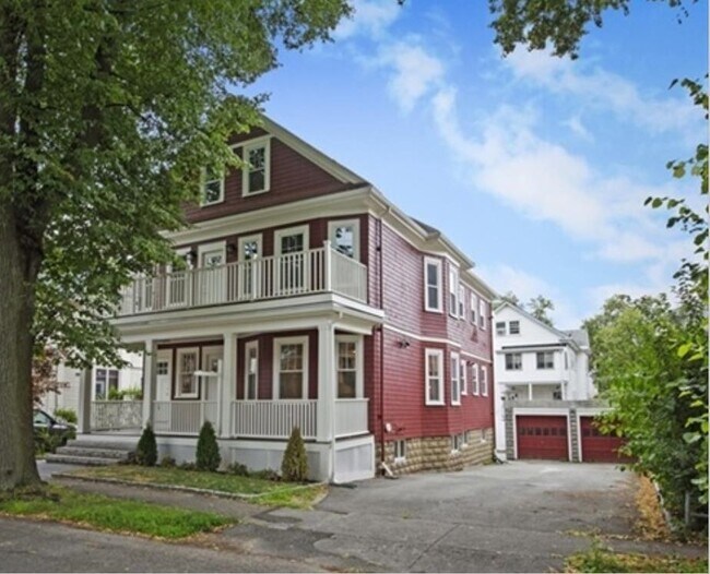 Building Photo - 85 Everett St