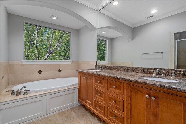 Building Photo - 6124 Tyne St