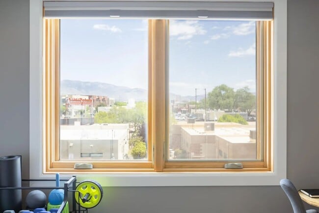 Building Photo - Modern Art Deco Two Bedroom Condo in Nob Hill