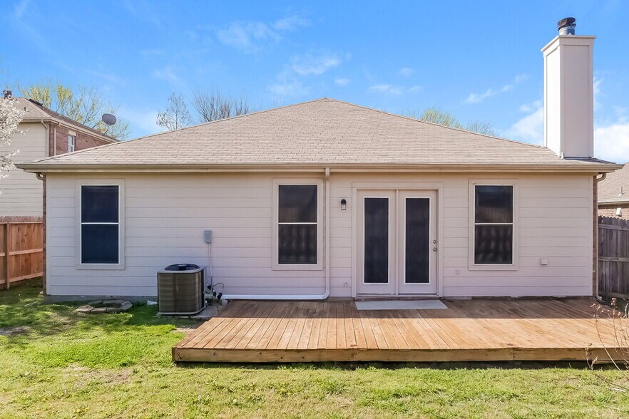 Building Photo - 4004 Sonoma Dr