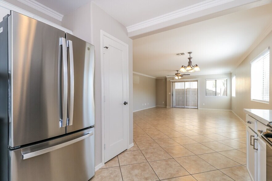 Building Photo - 3710 W Dunbar Dr