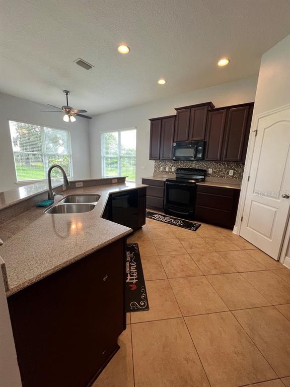 Building Photo - 7926 Stoney Hill Dr