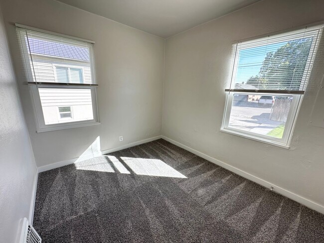 Building Photo - Adorable remodeled in 2023 2 bedroom 1 bathroom duplex available soon!