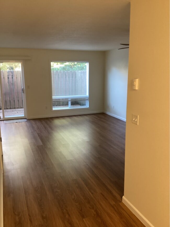 Building Photo - 66 NW 33rd Pl