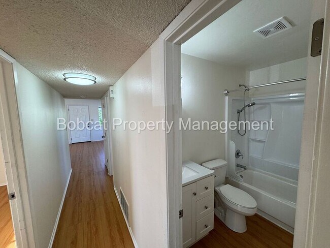 Building Photo - 1501 N Edmonds Dr