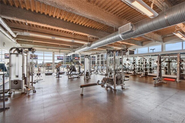 Building Photo - 150 E Robinson St