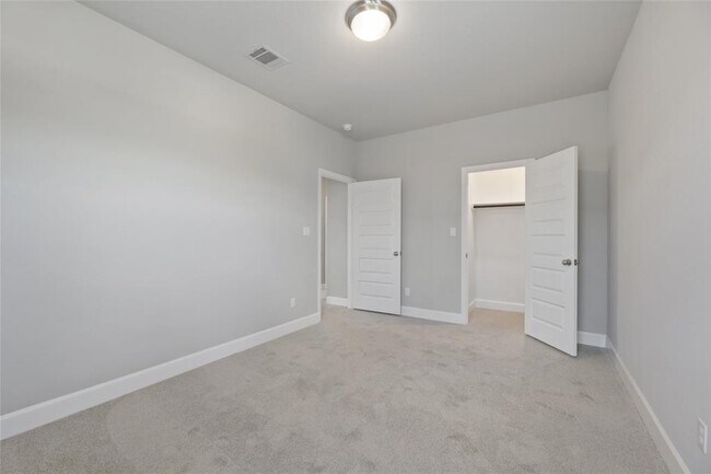 Building Photo - 104 Chinaberry Bnd