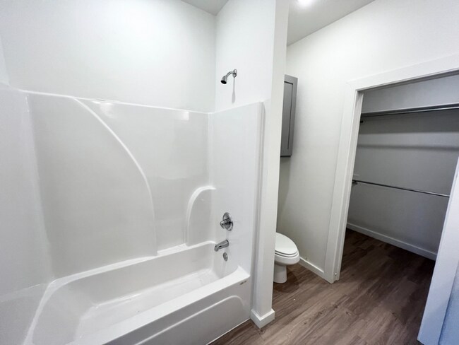 Building Photo - 5527 Itasca St