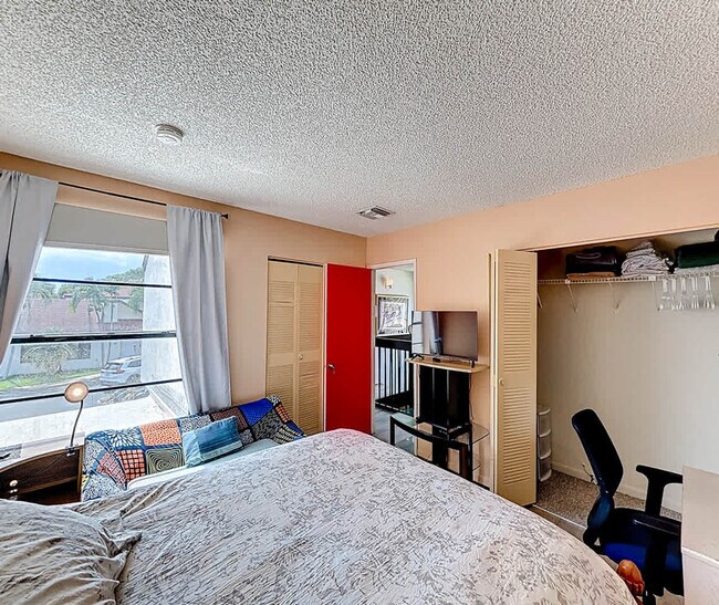 Building Photo - 693 NW 102 Pl