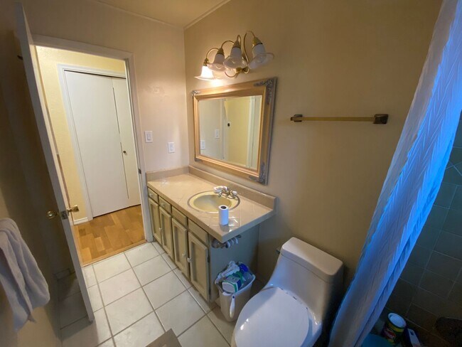 Building Photo - Beautiful 3 Bedroom Home in NE Albuquerque