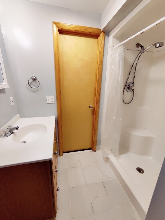 Building Photo - 813 Country Club Rd