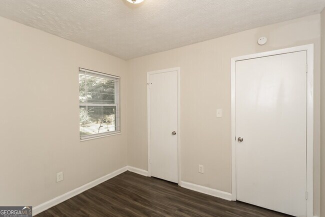 Building Photo - 599 Plainville Dr SW