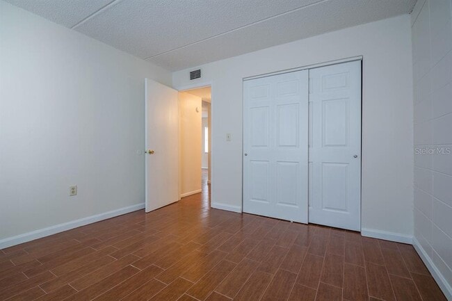 Building Photo - 5221 Bayshore Blvd