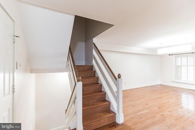 Building Photo - 48 Stonehurst Ct