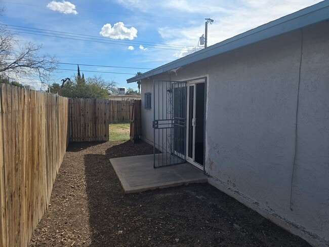 Building Photo - pm0502