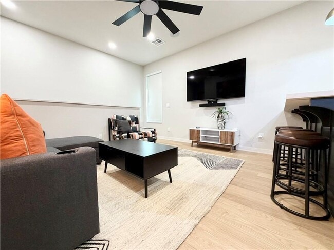 Building Photo - 611 SW C St