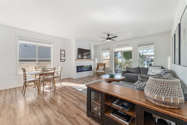 Building Photo - 3 Bedroom, 2 Bath Home