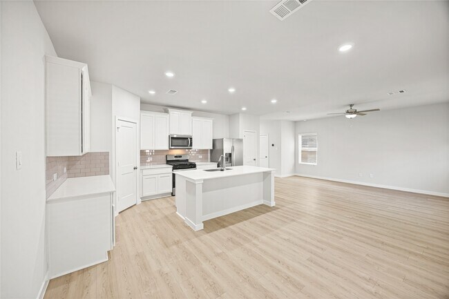 Building Photo - 7910 Alset Dr