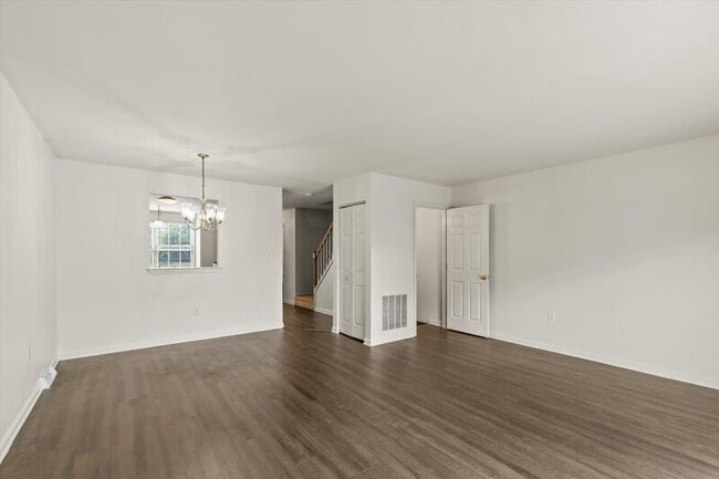 Building Photo - 11 Covington Ct