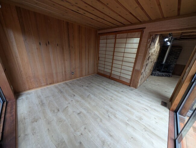 Building Photo - Rent Your Own Oasis! Available Now!