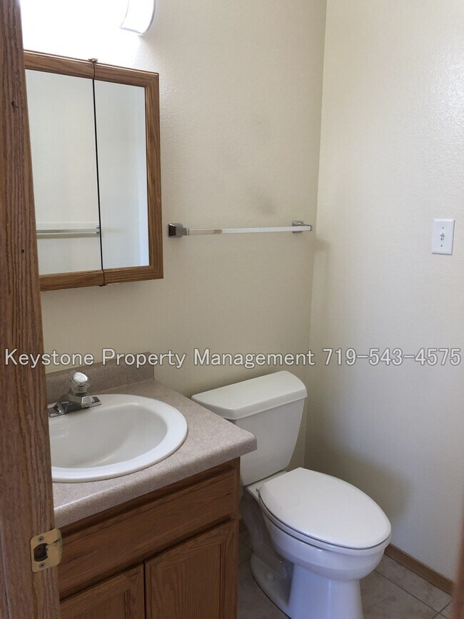 Building Photo - 377 - 379 W. Buttercup Way