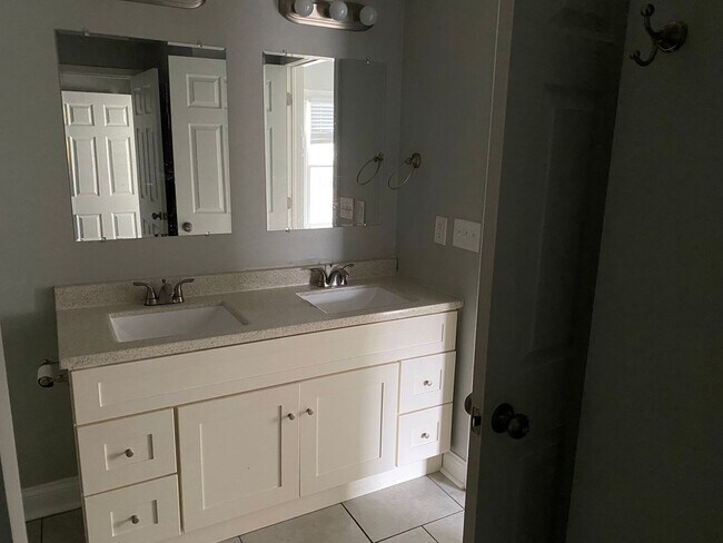 Building Photo - 2 Bedroom 2 Bathroom Single Family Home Franklinton