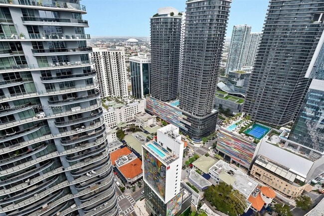 Building Photo - 1010 Brickell Ave