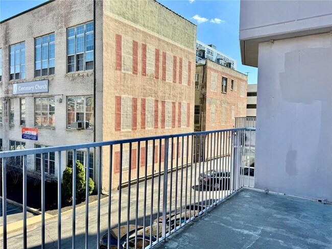 Building Photo - 210 N 17th St