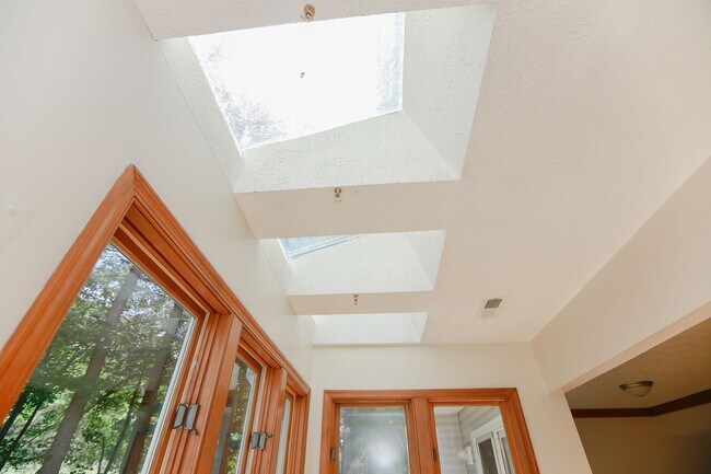 Building Photo - 200 Arabian Cir
