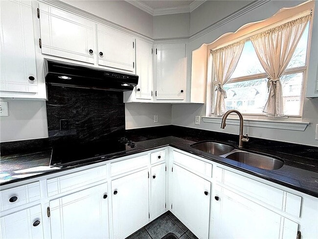 Building Photo - 955 Louise Ave