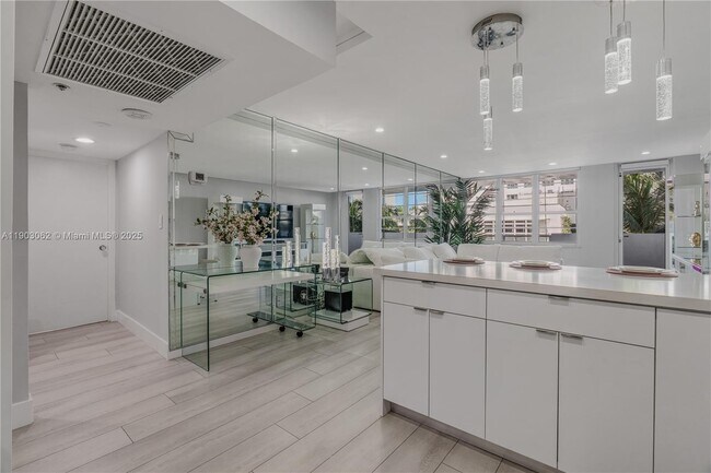 Building Photo - 100 Lincoln Rd