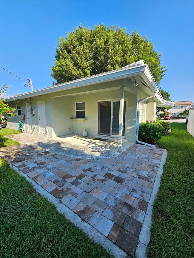 Building Photo - 2120 NE 41st St