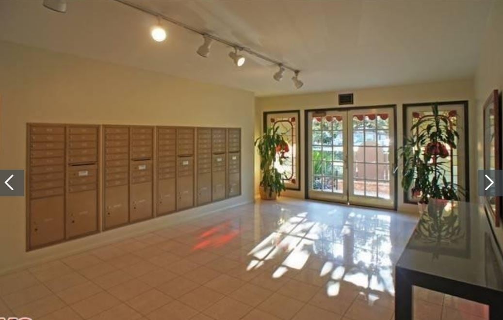 Building Photo - 330 S Mentor Ave