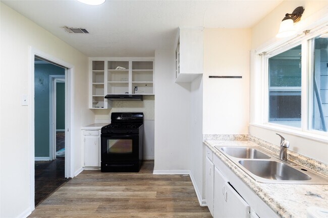 Building Photo - 809 Norell St
