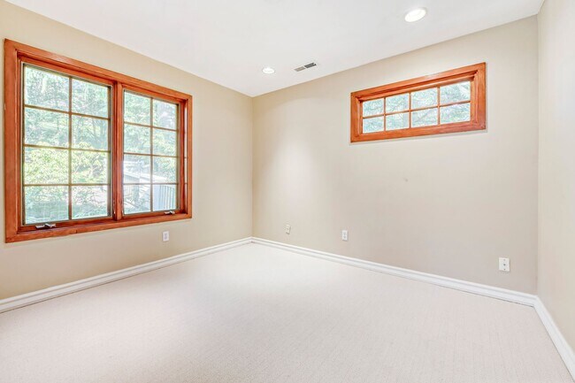 Building Photo - Updated Mid-Century 4BR / 2.5BA Daylight Ranch w/ Panoramic Views, Double Decks, A/C + 2-Car Garage