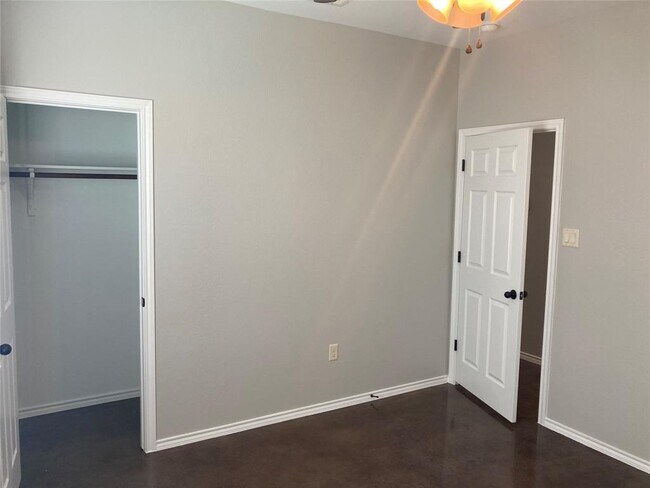 Building Photo - 234 Joanne Lp