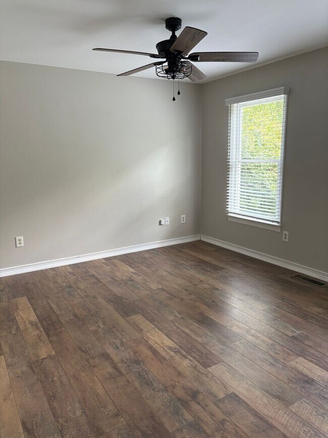 Building Photo - Lovely 3 Bedroom 2 Bath Home in Easley!! H...