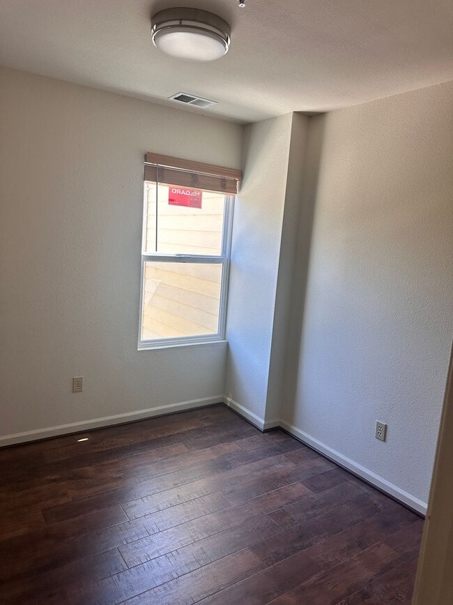 Building Photo - 3 bed/1.5 bath townhouse in Cotati