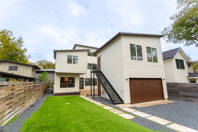 Building Photo - Gorgeous 4 bedroom, 5 bathroom House in Bouldin Creek!