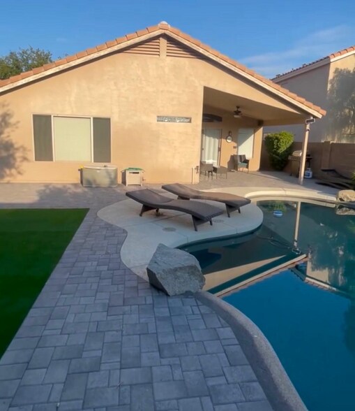 Building Photo - 1253 S Colonial Dr