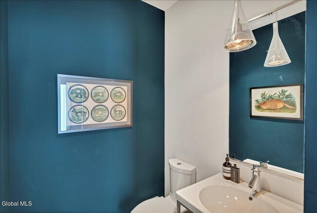 Building Photo - 18 Granite St