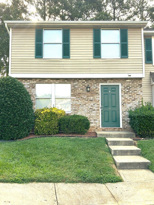 Building Photo - 9620F Vinca Circle
