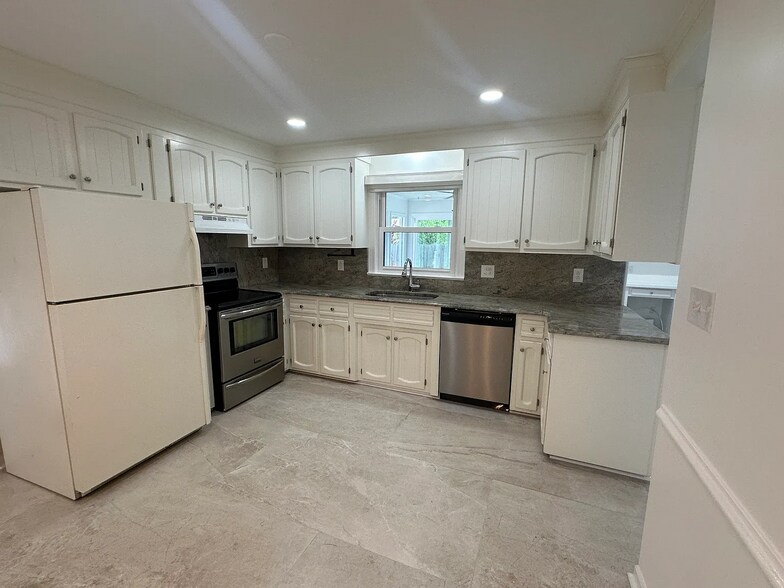 Building Photo - 1132 Cresthaven Ln