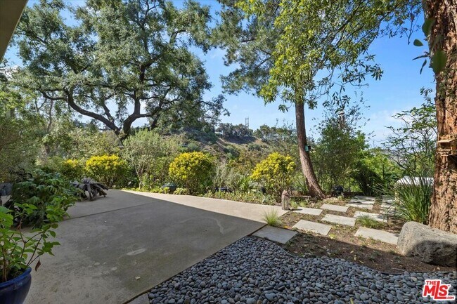 Building Photo - 8809 Appian Way