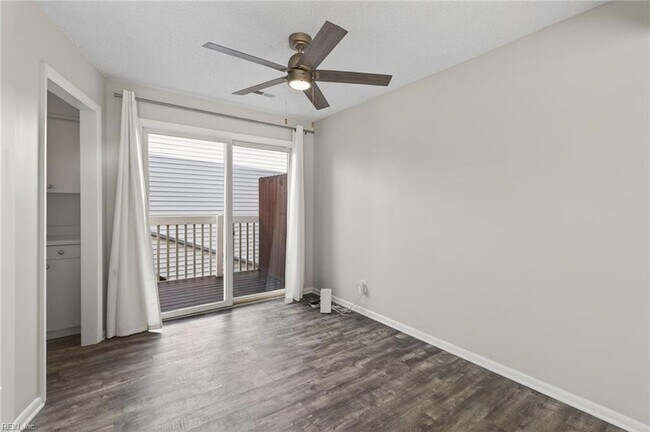 Building Photo - 2232 Vista Cir