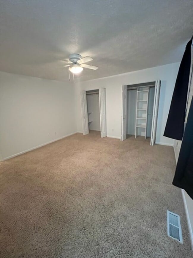 Building Photo - Gorgeous Eagle River Home w/ Open Concept Layout!