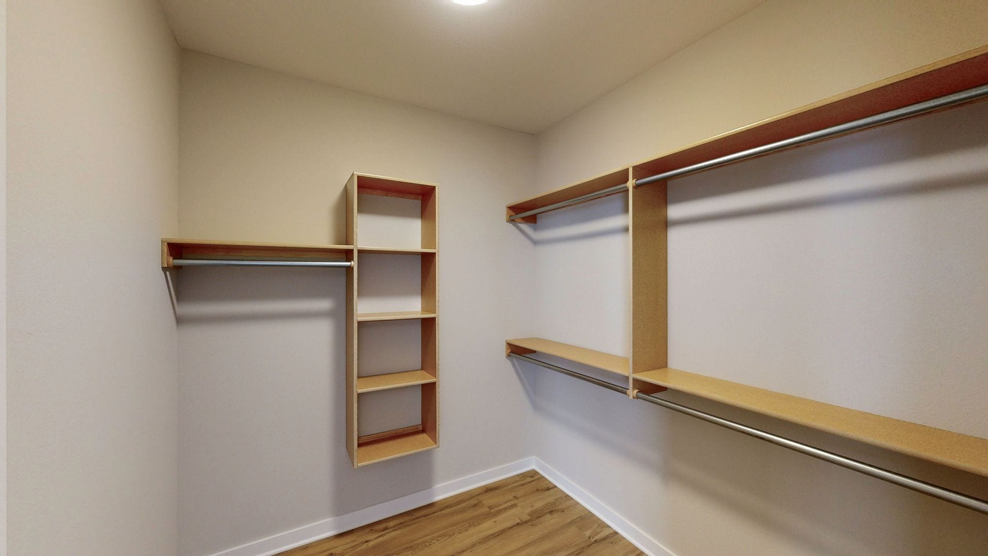 Building Photo - 2120 E Elk Rdg Ave